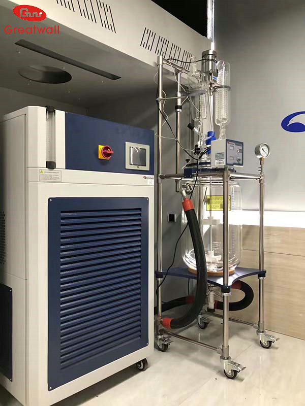 玻璃反應(yīng)釜高低溫冷熱循環(huán)機(jī)